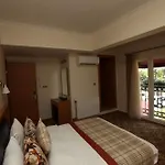 מלון Yacht Boheme Hotel-boutique Class - Adults Only 3*