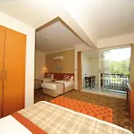 酒店 Yacht Boheme Hotel-boutique Class - Adults Only 3*